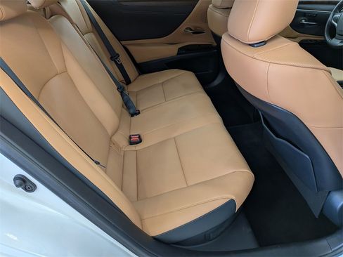 Certified 2024 Lexus ES 300h w/ Premium Package image 36