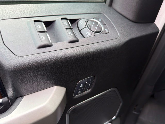 Used 2018 Ford F150 Lariat w/ Equipment Group 502A Luxury AWD/4WD image 6
