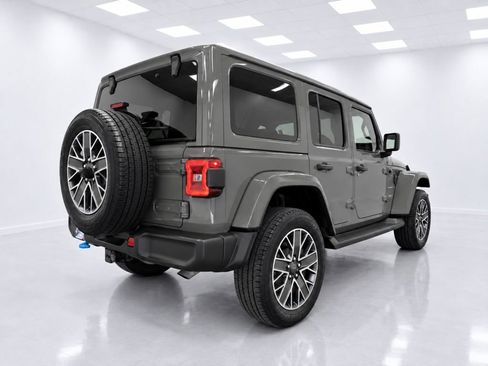 Used 2023 Jeep Wrangler Unlimited Sahara w/ Cold Weather Group AWD/4WD image 9