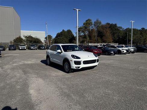 Used 2016 Porsche Cayenne Base image 3