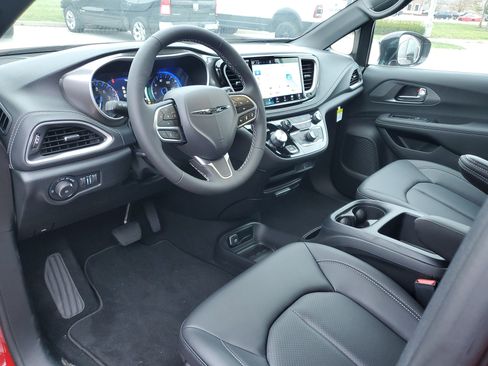 New 2026 Chrysler Pacifica Select image 14