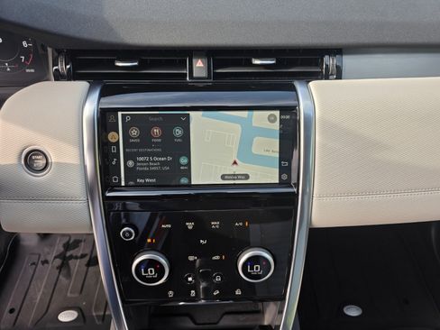 Certified 2022 Land Rover Discovery Sport SE R-Dynamic AWD/4WD image 18