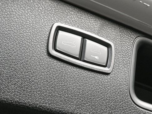 Certified 2026 Porsche Macan image 32