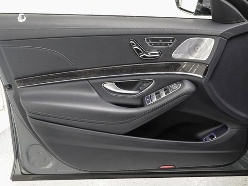 Used 2017 Mercedes-Benz S 550 Sedan w/ Sport Package w/ Sport Package image 31
