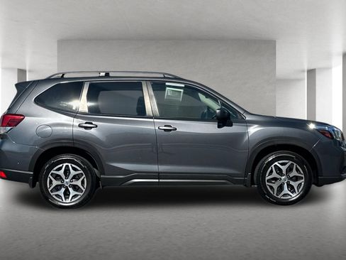 Used 2020 Subaru Forester Premium AWD/4WD image 3