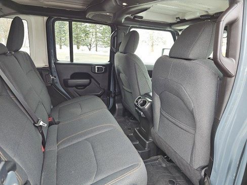 Used 2025 Jeep Wrangler Willys image 16