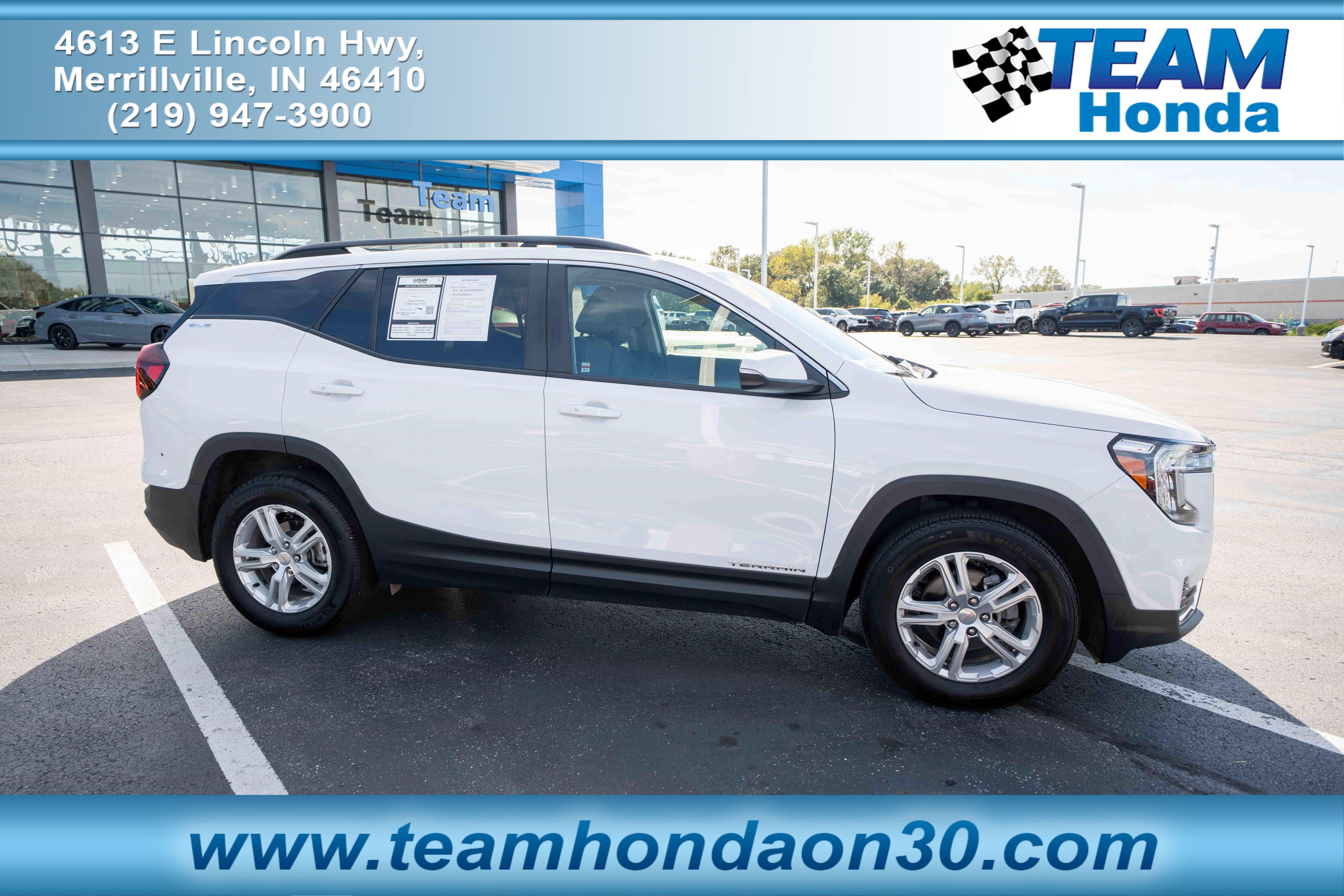 Used 2024 GMC Terrain SLE w/ Driver Convenience Package FWD image 1
