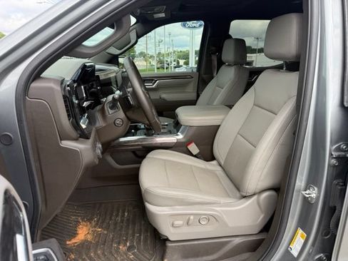 Used 2025 Chevrolet Silverado 1500 LTZ w/ LTZ Premium Package AWD/4WD image 18