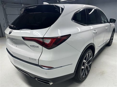 Used 2023 Acura MDX SH-AWD w/ Technology Package image 11