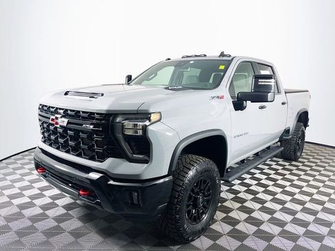 Used 2025 Chevrolet Silverado 2500 ZR2 image 4