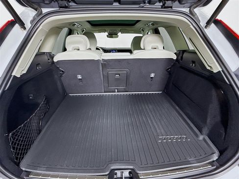 Used 2023 Volvo XC60 B6 Ultimate w/ Climate Package image 28