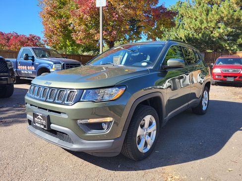 Used 2017 Jeep Compass Latitude w/ Popular Equipment Group image 4