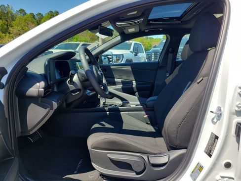 New 2026 Hyundai Elantra SEL Sport Premium FWD image 17