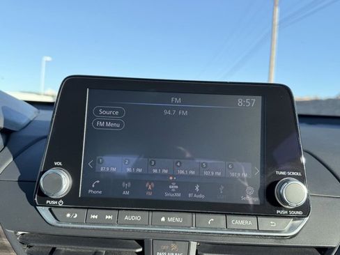 Used 2024 Nissan Altima 2.5 SV image 14