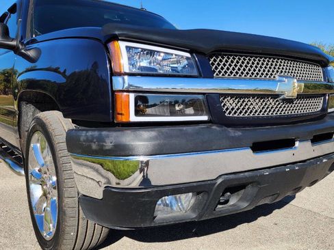 Used 2005 Chevrolet Avalanche LS w/ Preferred Equipment Group image 12