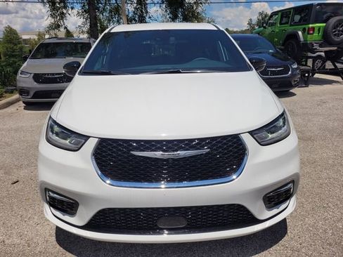 New 2025 Chrysler Pacifica Select image 15