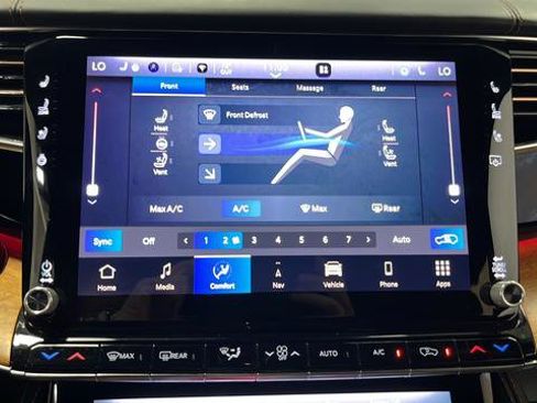 Used 2022 Jeep Grand Wagoneer Series III w/ Rear Seat Video Group 1 AWD/4WD image 18