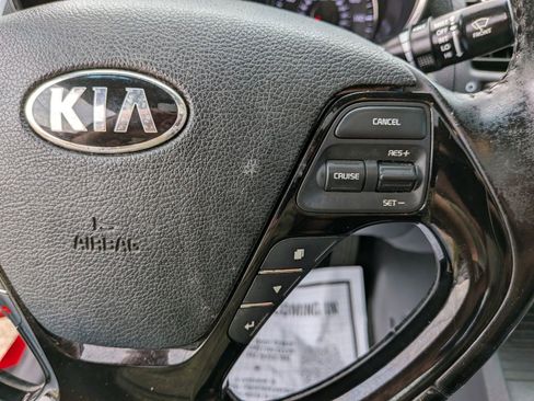 Used 2018 Kia Forte S w/ S Technology Plus Package FWD image 41