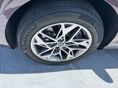 Used 2023 Genesis GV70 2.5T w/ Advanced Package AWD/4WD image 3