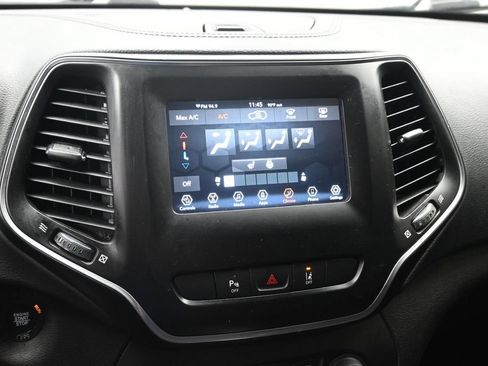 Used 2021 Jeep Cherokee Latitude Plus AWD/4WD image 18