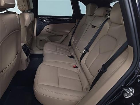 Certified 2025 Porsche Macan image 12