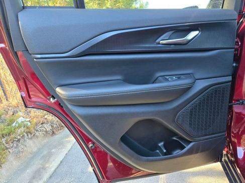 New 2025 Jeep Grand Cherokee Altitude image 24