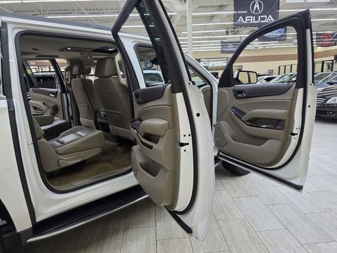 Used 2019 GMC Yukon XL SLT w/ Premium Edition RWD image 16