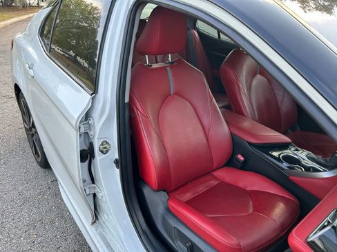 Used 2020 Toyota Camry XSE image 15