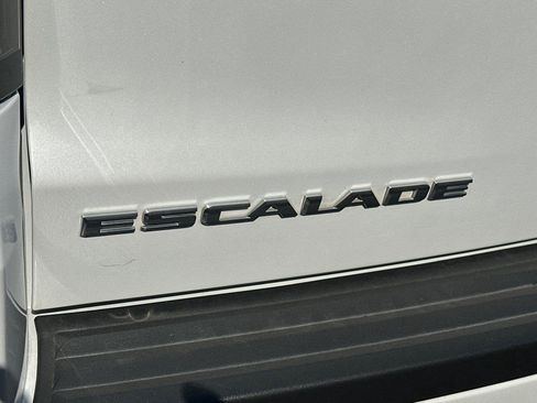 Used 2017 Cadillac Escalade ESV Premium Luxury AWD/4WD image 6