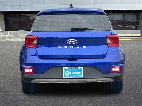 Certified 2022 Hyundai Venue SE image 8