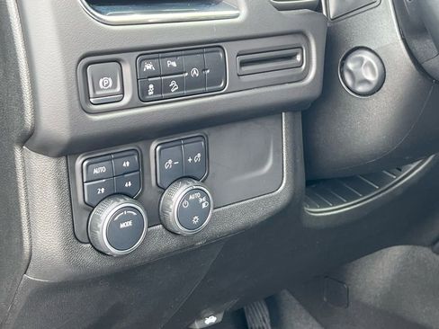 Used 2023 Chevrolet Suburban Premier AWD/4WD image 31