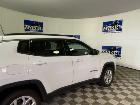 Used 2024 Jeep Compass Latitude w/ Convenience Group AWD/4WD image 2