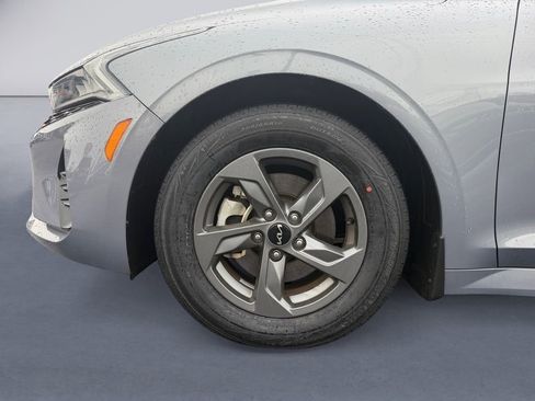 Used 2022 Kia K5 LX image 9