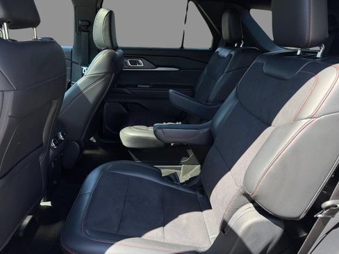 Used 2025 Ford Explorer ST AWD/4WD image 5