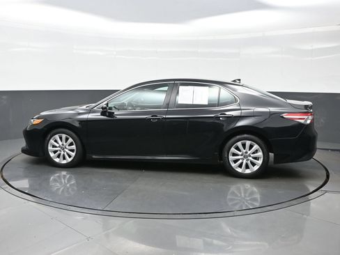 Used 2020 Toyota Camry LE FWD image 3