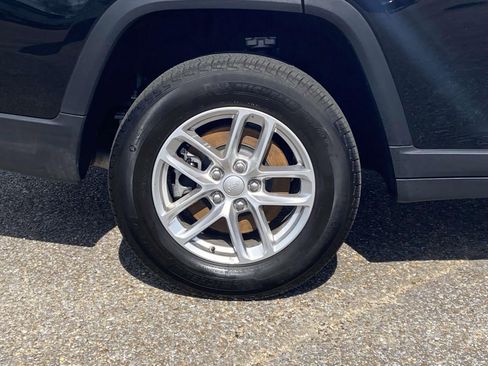 Used 2025 Jeep Grand Cherokee L Laredo w/ Luxury Tech Group I image 9