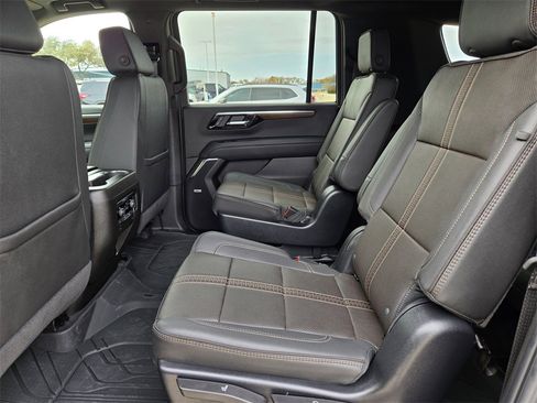 Used 2025 Chevrolet Suburban High Country image 15