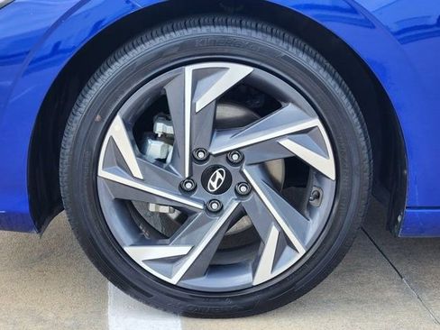 Used 2025 Hyundai Elantra SEL image 10