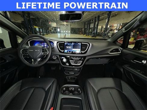 New 2026 Chrysler Pacifica Select image 14