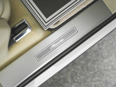 Used 2025 Bentley Bentayga Extended Wheelbase image 8