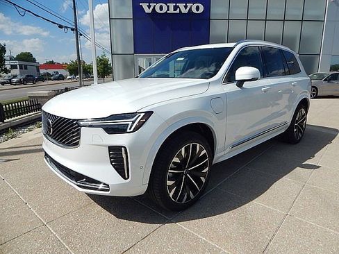 Used 2025 Volvo XC90 T8 Plus w/ Protection Package Premier image 3