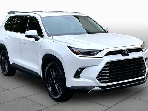 Certified 2024 Toyota Grand Highlander FWD image 3