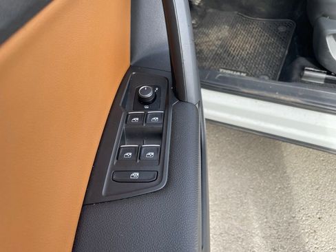 Used 2019 Volkswagen Tiguan SE w/ Panoramic Sunroof Package image 13