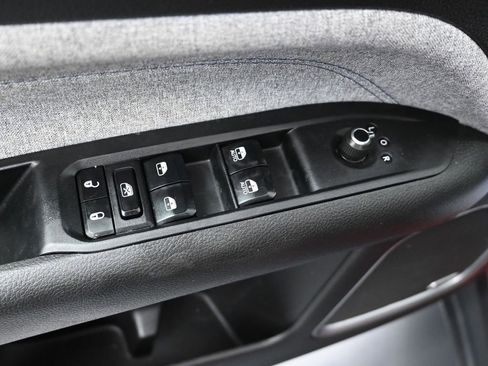 Used 2025 Jeep Compass Latitude w/ Sun & Sound Group image 11