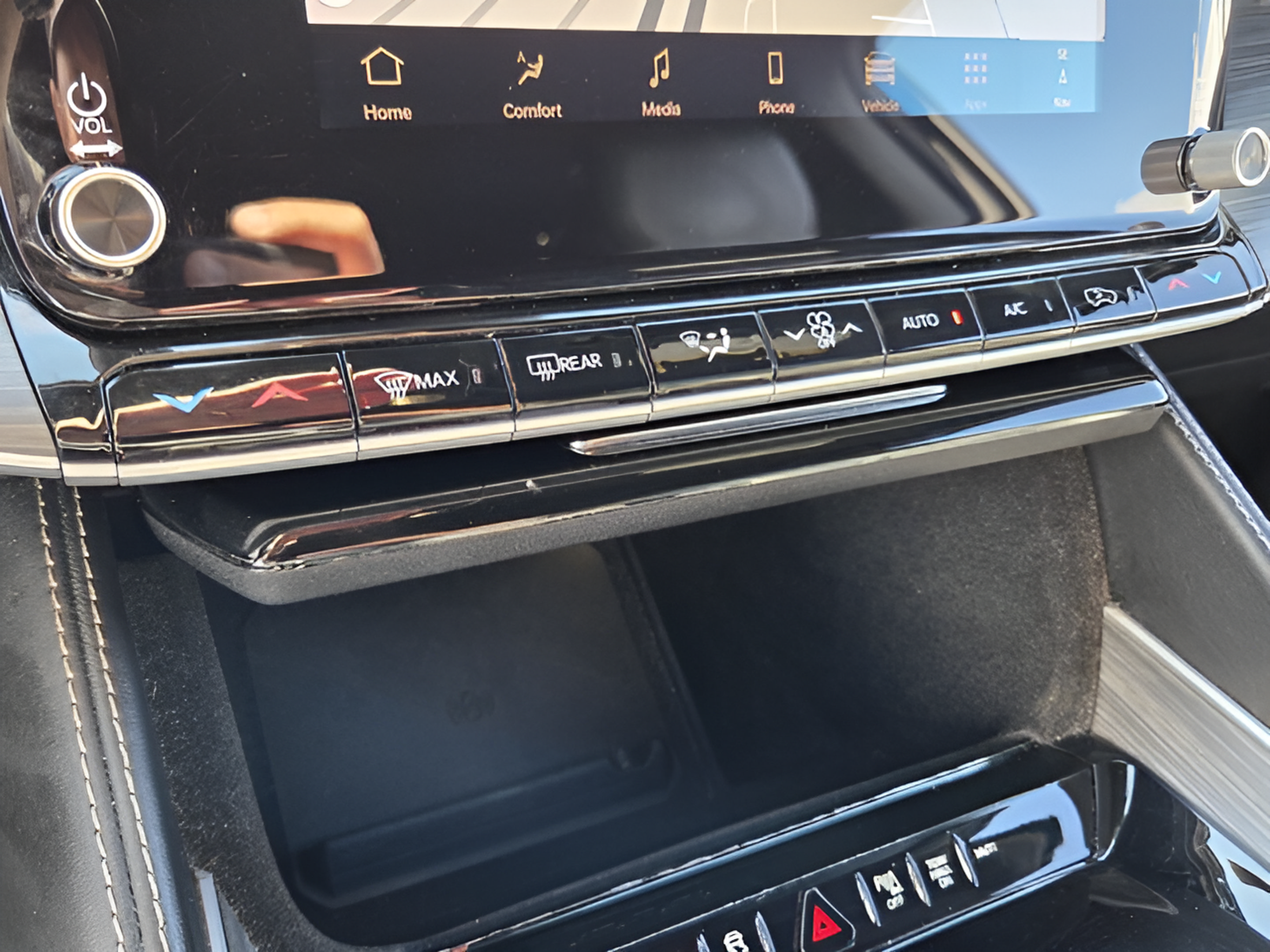 Used 2024 Jeep Wagoneer Series II w/ Flexible Seating Group RWD image 19