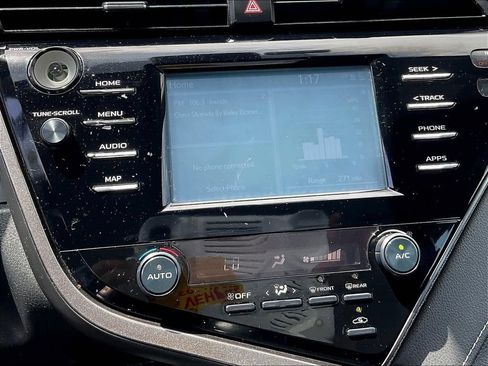 Used 2019 Toyota Camry SE FWD image 9