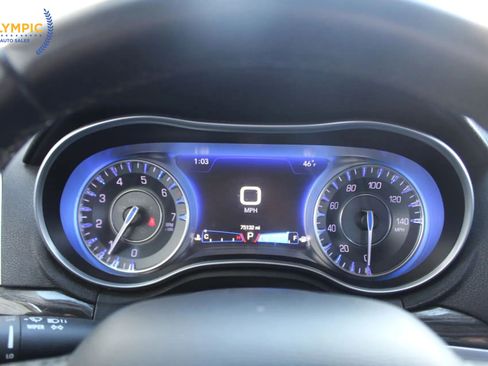 Used 2017 Chrysler 300 Limited image 21