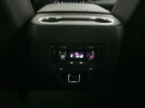 Used 2025 Chevrolet Suburban Z71 AWD/4WD image 26