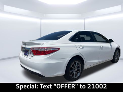 Used 2017 Toyota Camry SE FWD image 2