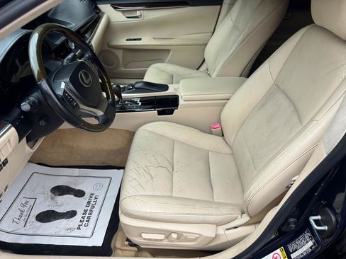 Used 2014 Lexus ES 350 w/ Luxury Package FWD image 5